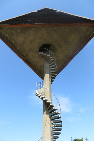Illustration for article titled Bizarre Water Towers That Look Like Alien Spaceships